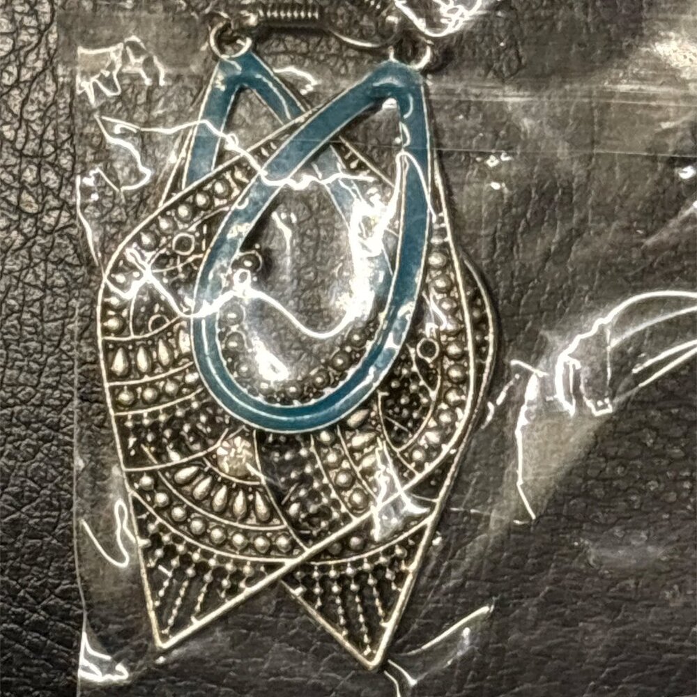 98 NEW pair of Fashion Earrings - Selling as a lot - Loads of different designes